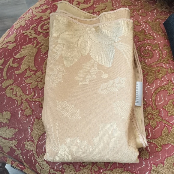 Martha Stewart Everyday Gold Brocade Napkins Set Of 8 16" x 16" Cotton & Polye - Picture 3 of 3